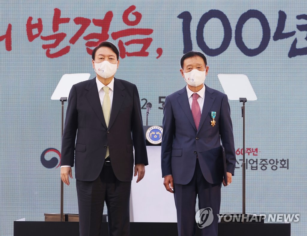 철탑산업훈장 받는 프린테크케이알 임종두 대표이사