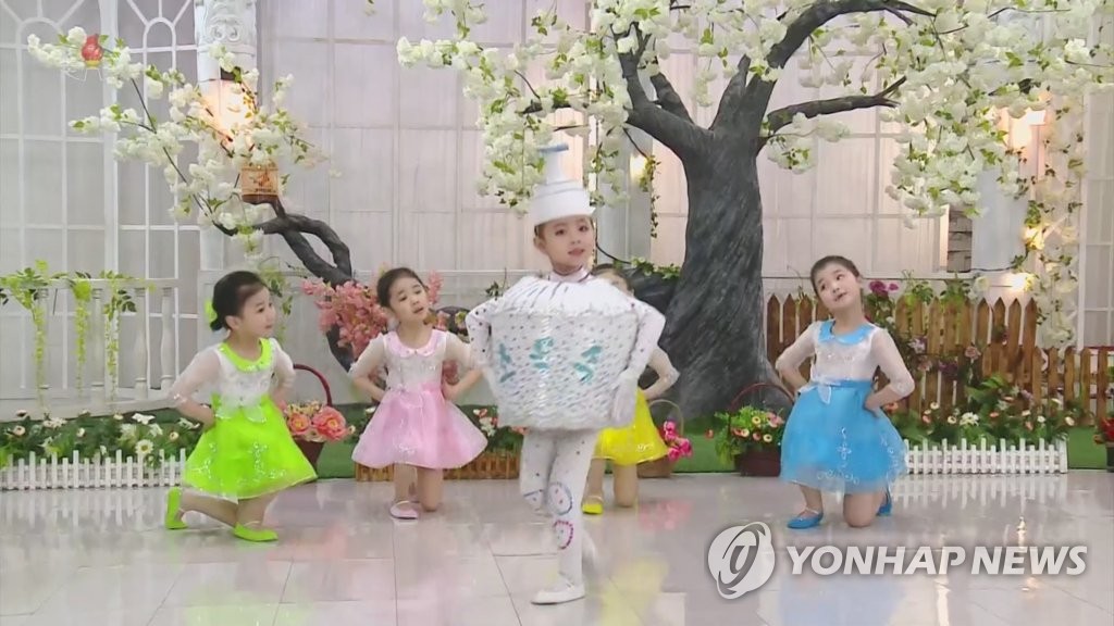 체온측정·손소독 잘지키자요 북한 어린이 방역교육 무용