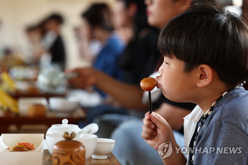 은은한 가야금 소리에 정갈한 음식…경복궁서 느낀 오감만족