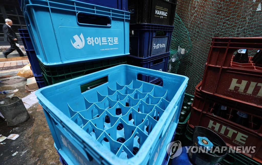 주말 장사 뒤 빈 상자가 먼저 눈에 들어오는