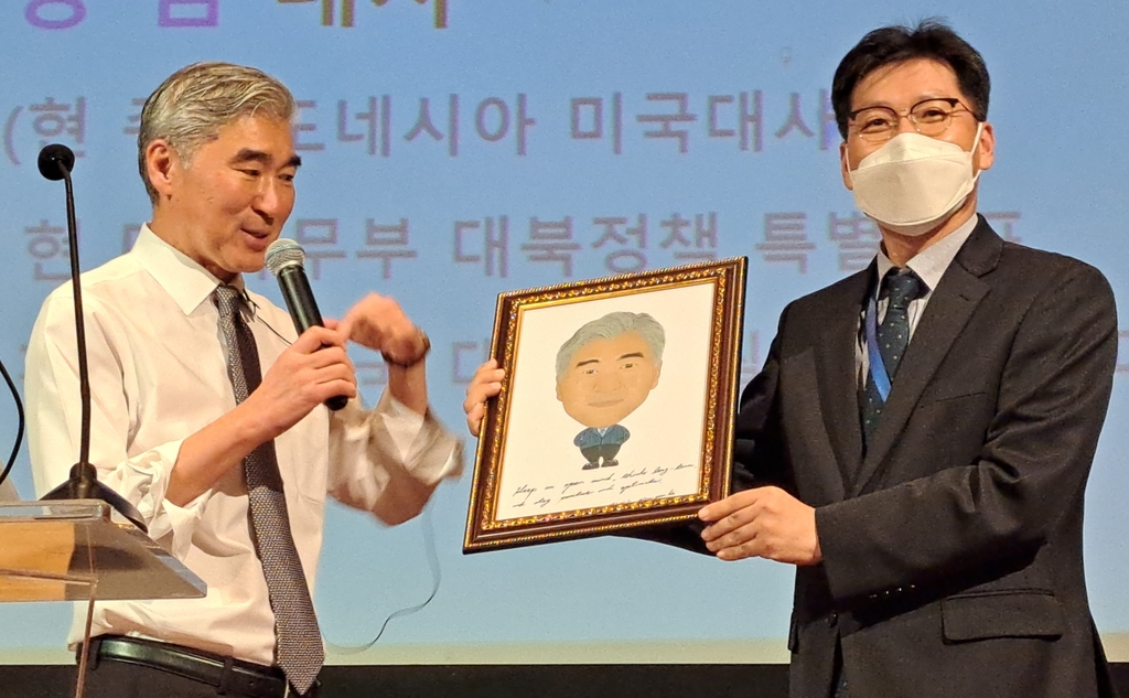 성김 한국출신, 내게 중요한 배경…인니 한국학교서 특강