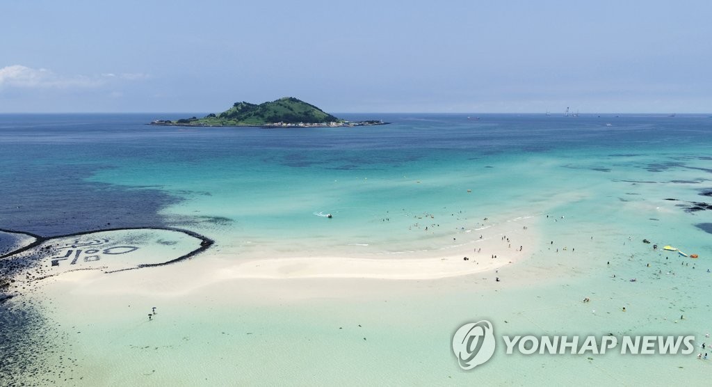 여기가 천국…제주 금릉해수욕장
