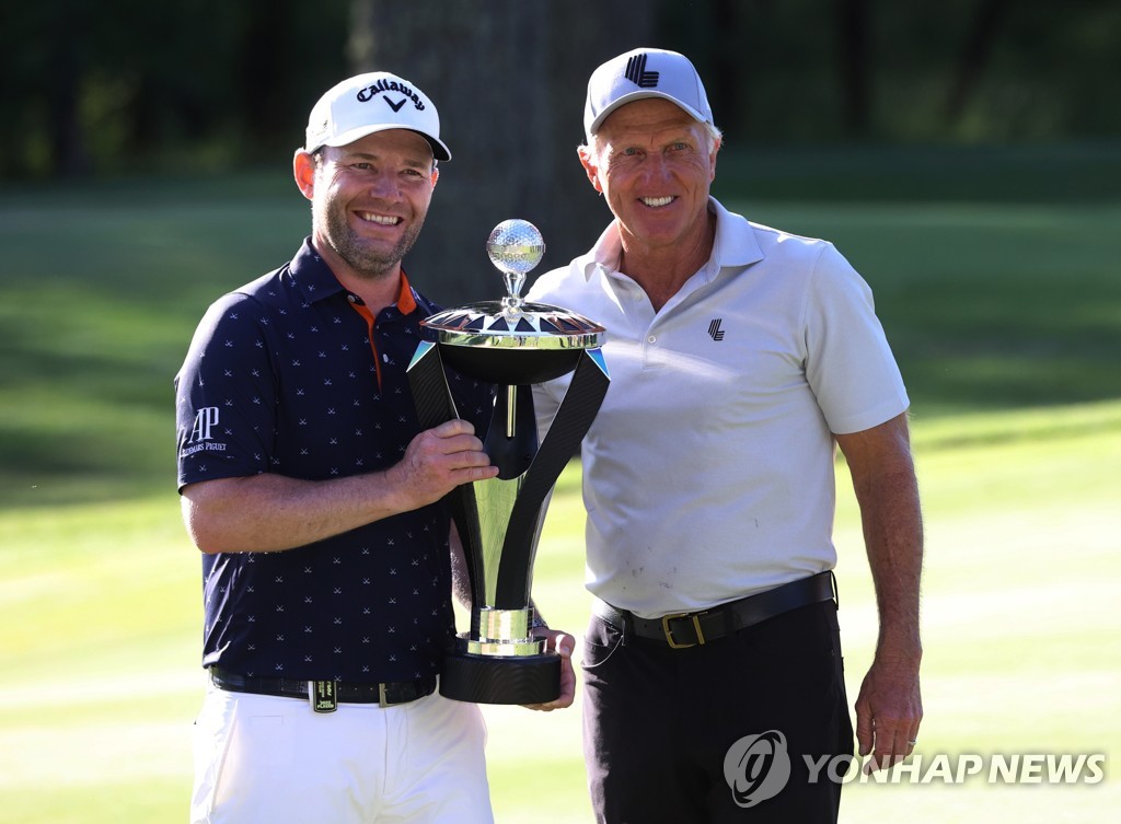 PGA 투어 19승 엘스의 아이디어…LIV 대회는 비시즌에 합시다