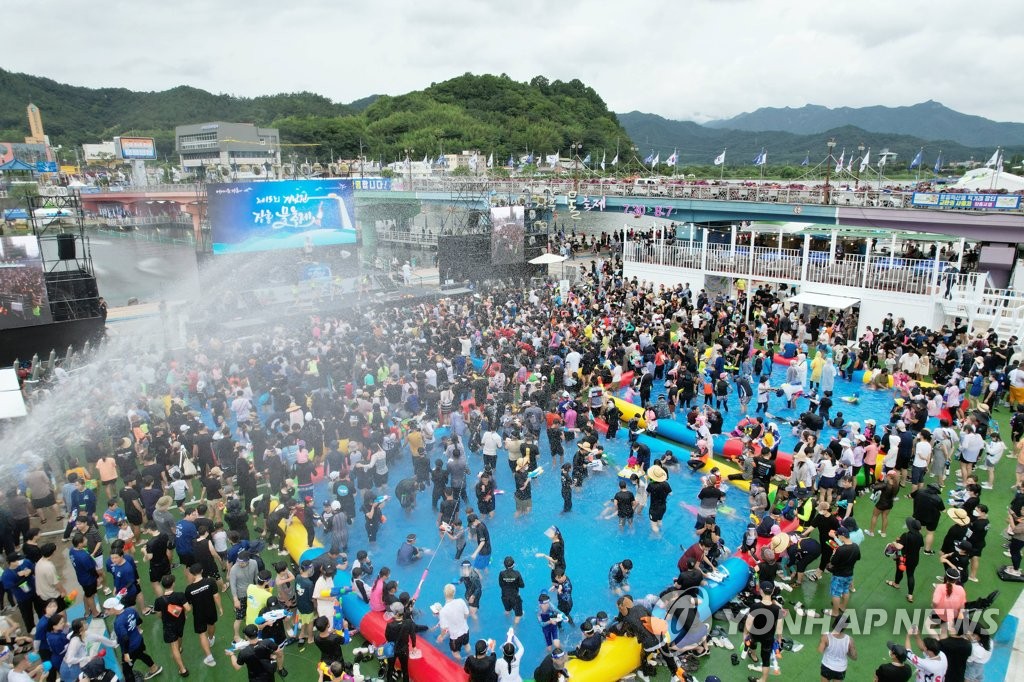 찜통더위 날리는 시원함 장흥 물 축제 개막