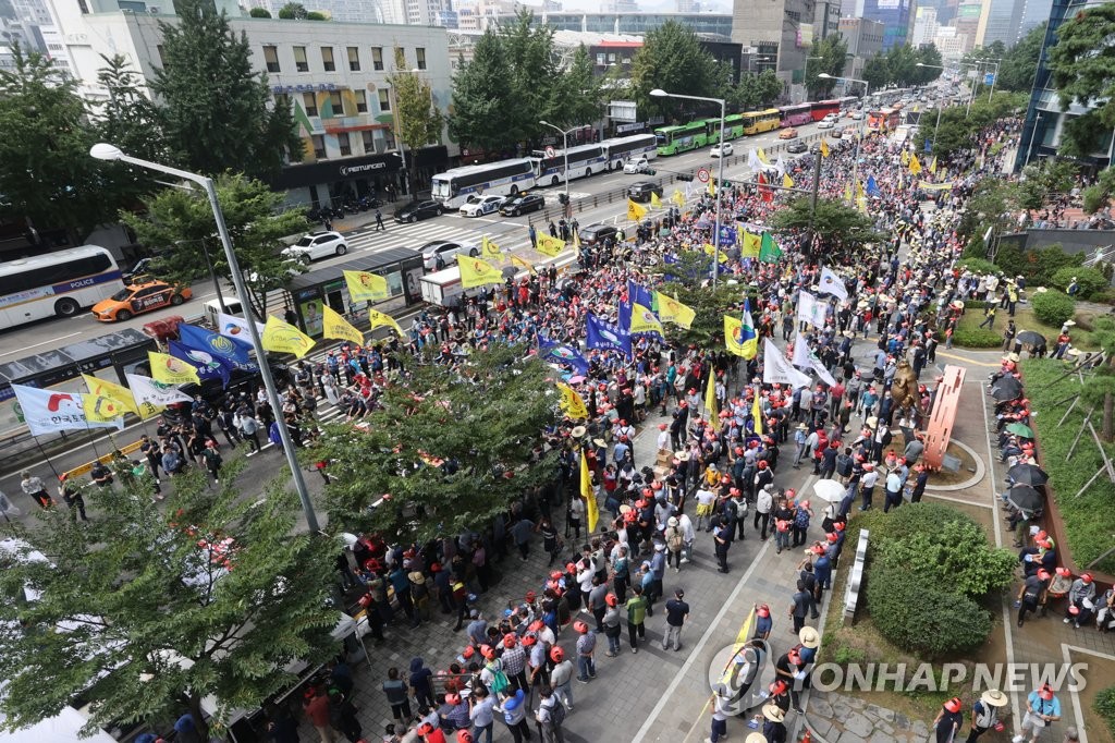 축산농가 생존권 보장 서울역 가득 채운 축산인들