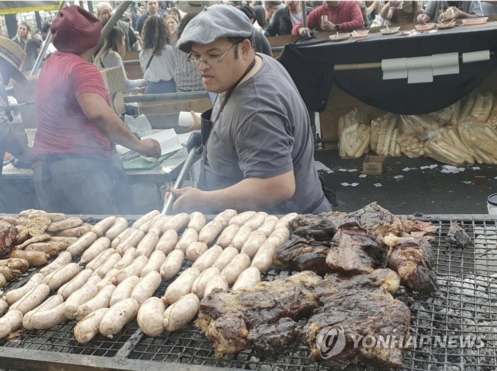 아르헨티나 고기 굽기 최강자는…아사도 경연대회