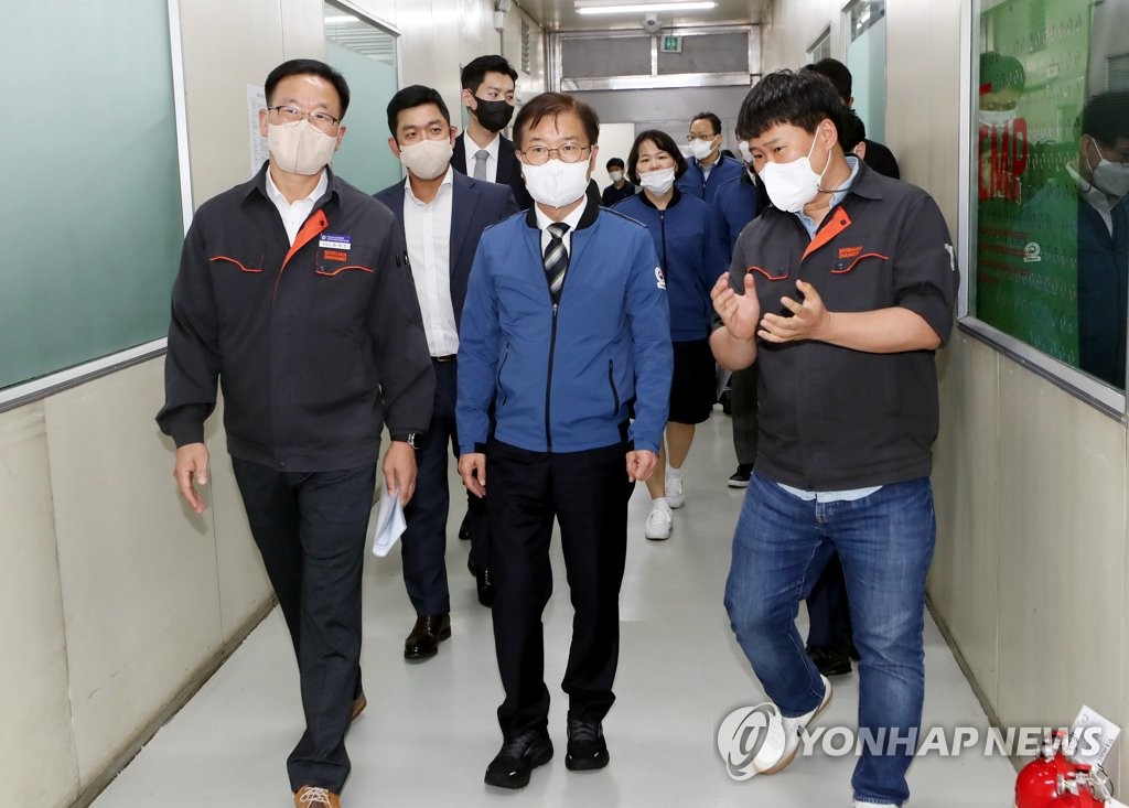 인천 남동공단 업체 방문한 이정식 장관