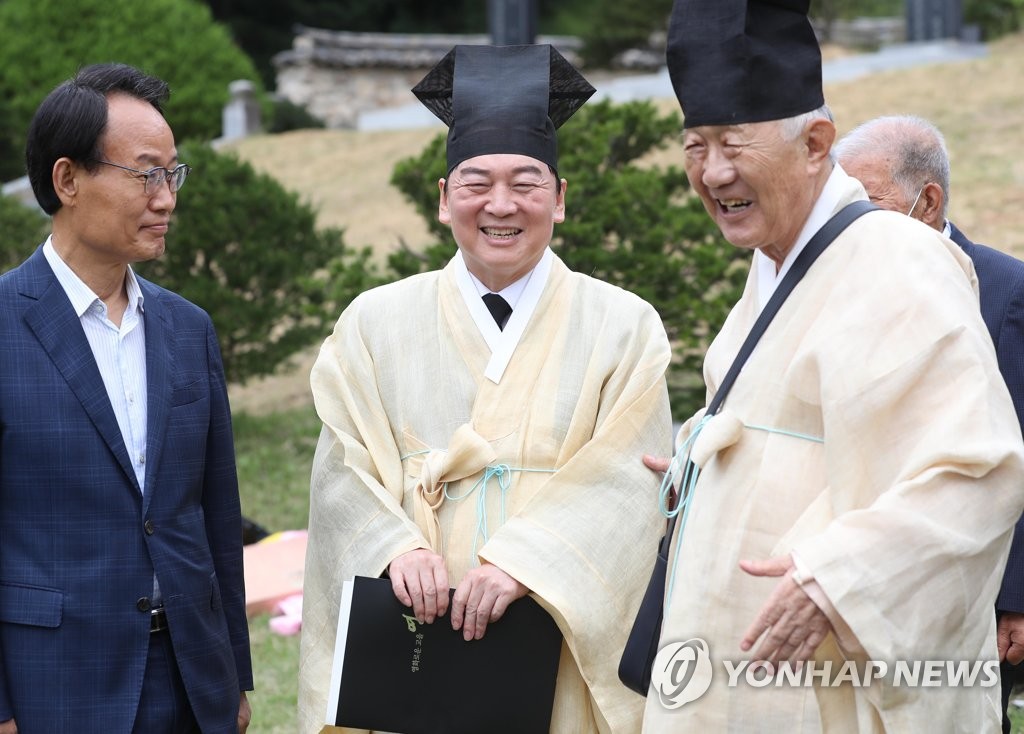 밝은 표정의 안철수