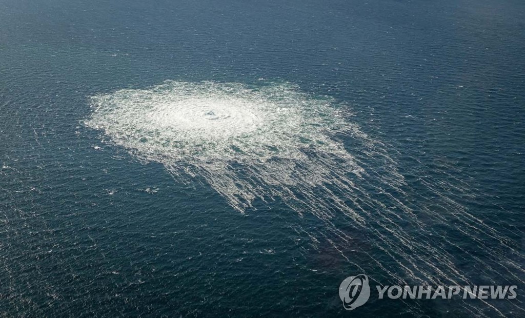 러-독 해저가스관 3개서 연이어 가스 누출…파괴공작 가능성