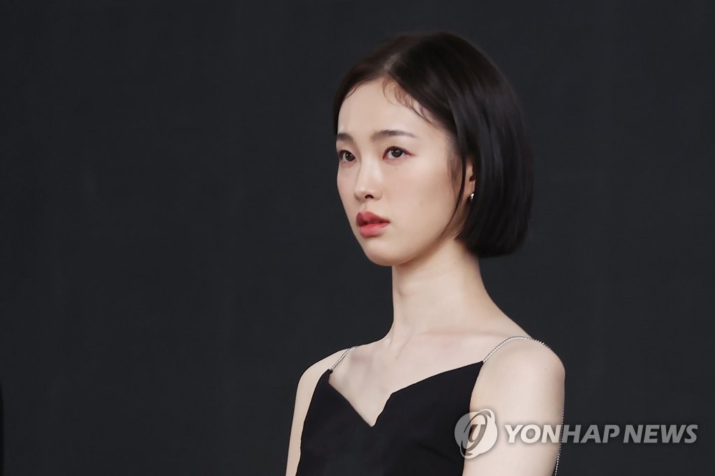 강해림 야외무대인사가 떨려요