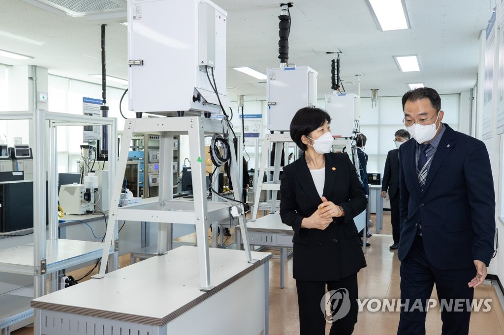 제주도 대기환경연구소 현장 점검하는 한화진 장관