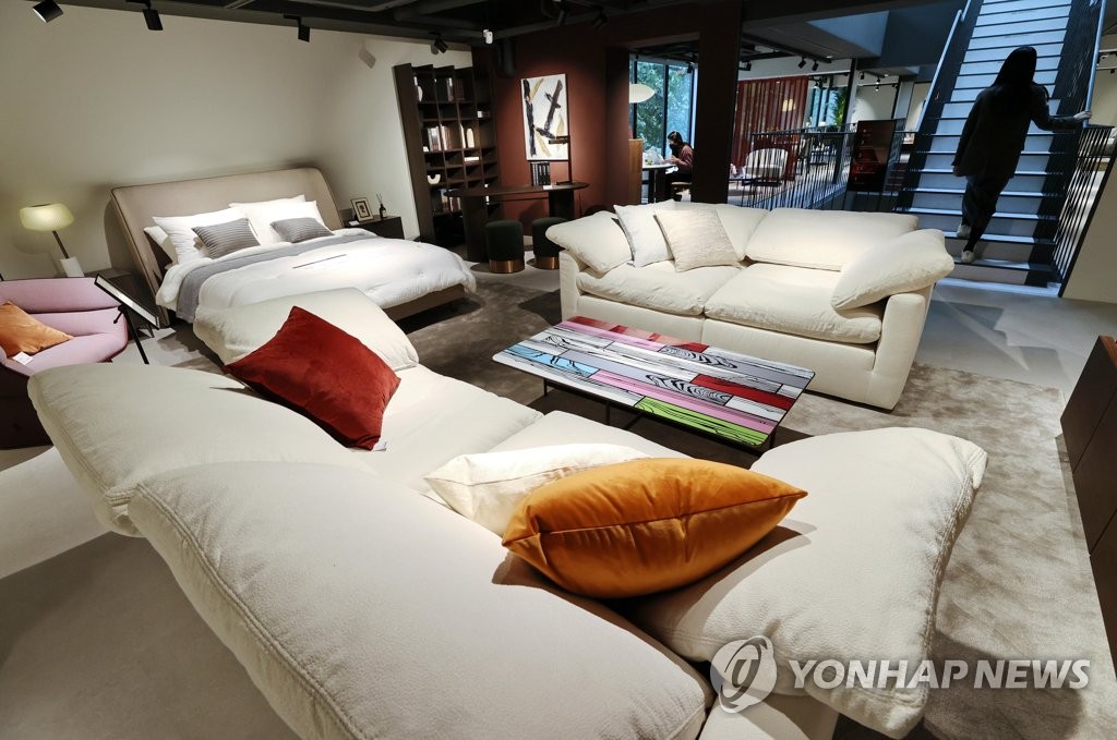 아트 살롱으로 재탄생한 가구매장