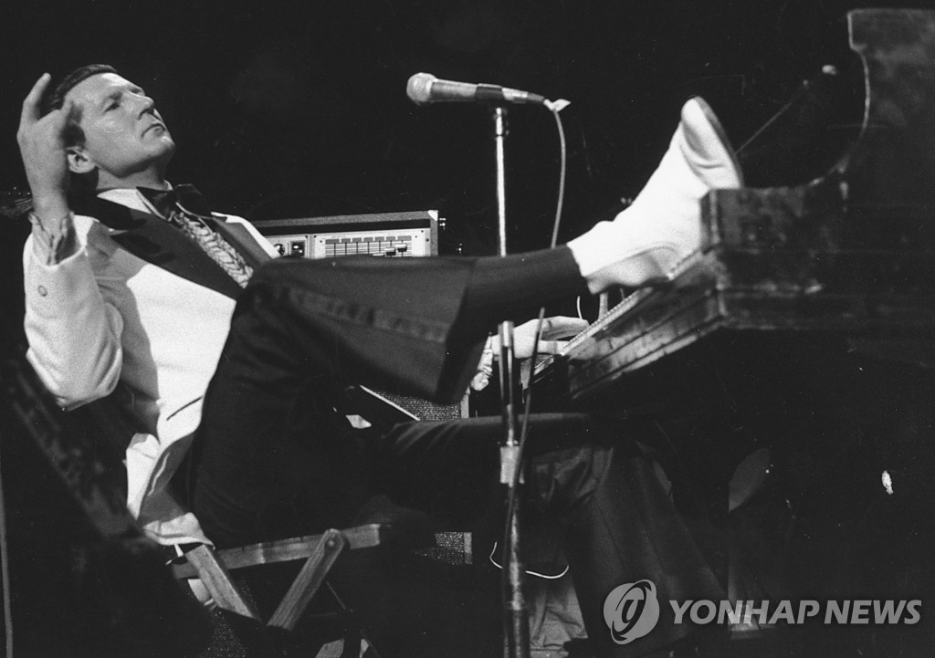 1950년대 로큰롤 여명기의 슈퍼스타 제리 리 루이스 별세