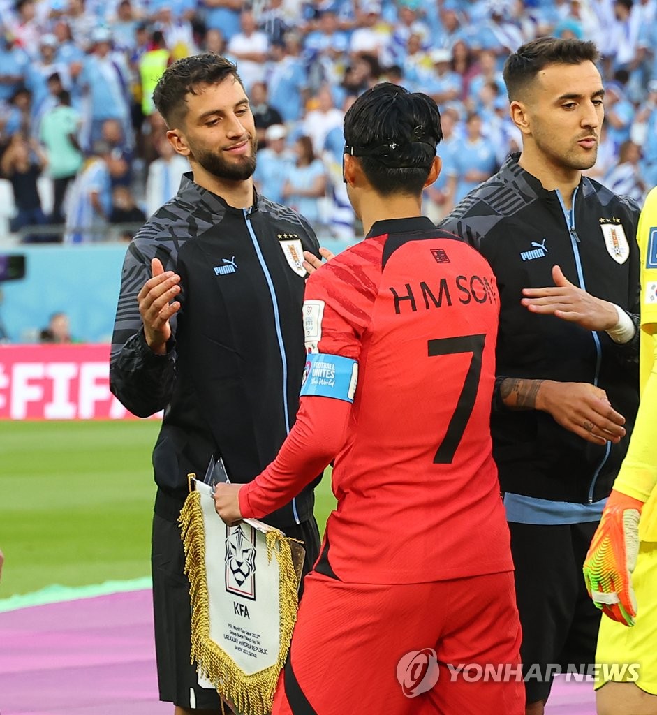 손흥민, 벤탕쿠르와 다정한 인사