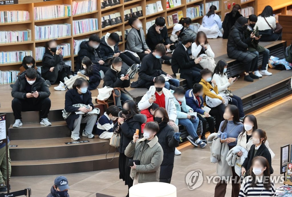 실내 마스크 착용 의무 해제될까?