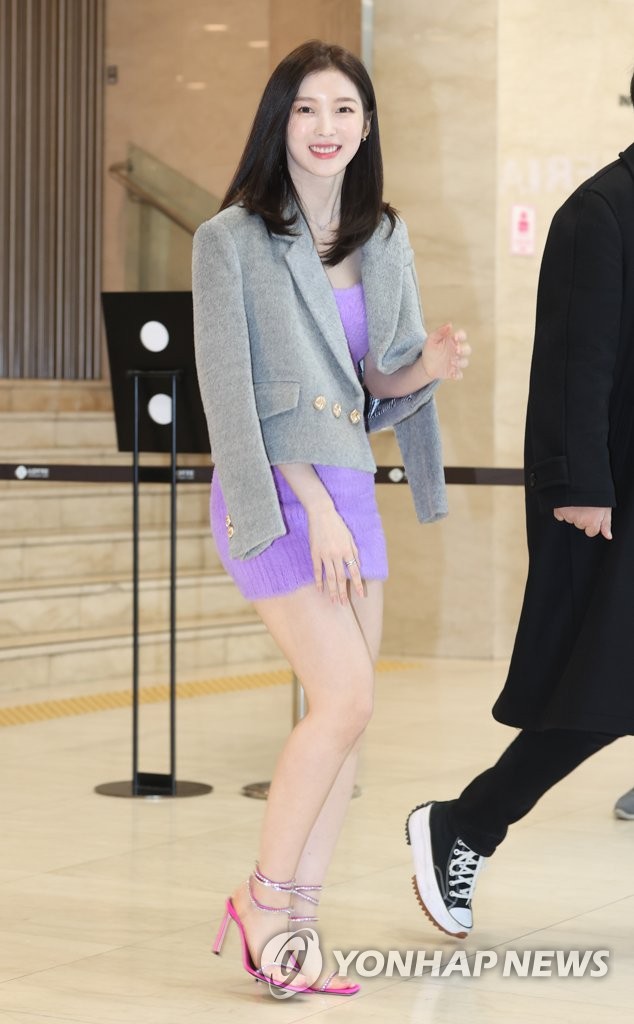 키엘 팝업스토어 오픈 행사 참석한 아린