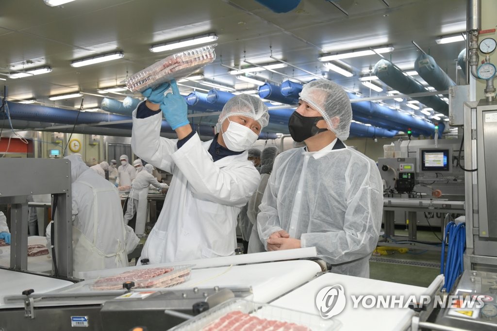 설 대비 포장육 안전관리 현장 방문한 권오상 식약처 차장