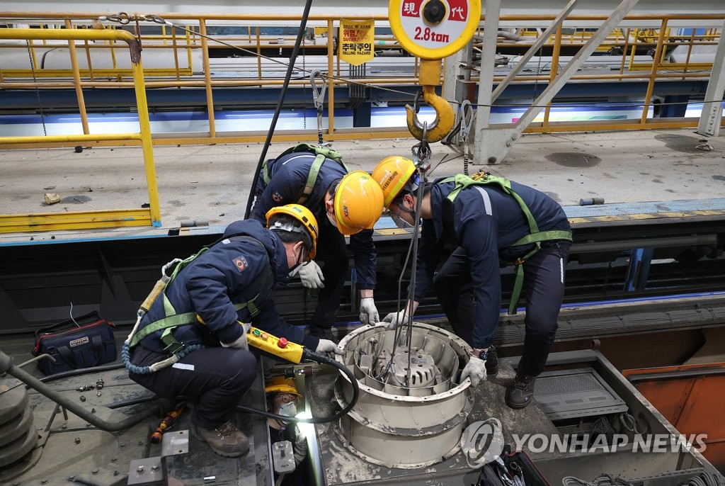 설 명절 앞두고 분주한 수도권철도차량정비단