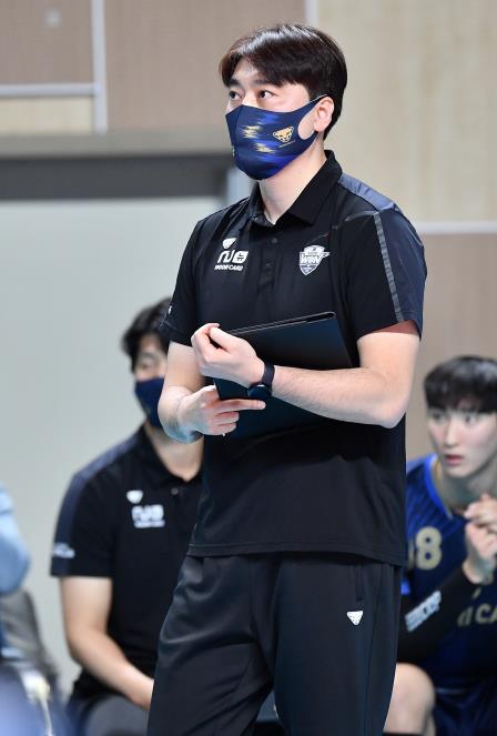 1, 2위 팀 격파한 김재헌 우리카드 코치 신영철 감독님 덕분