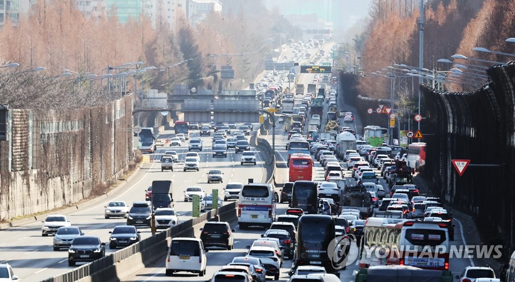 전국 고속도로 양방향 정체 지속…부산→서울 6시간30분