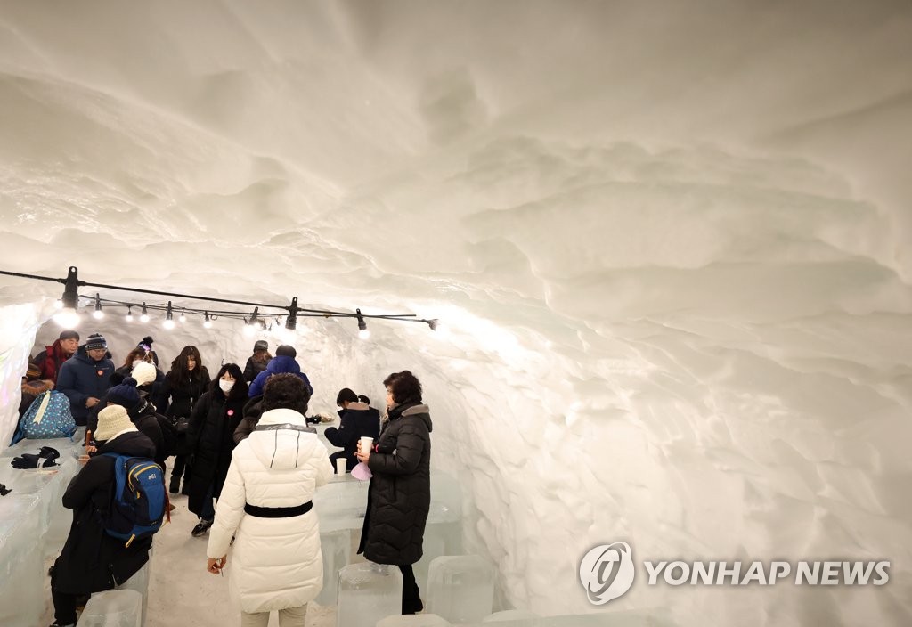 이글루 카페서 겨울 분위기 물씬