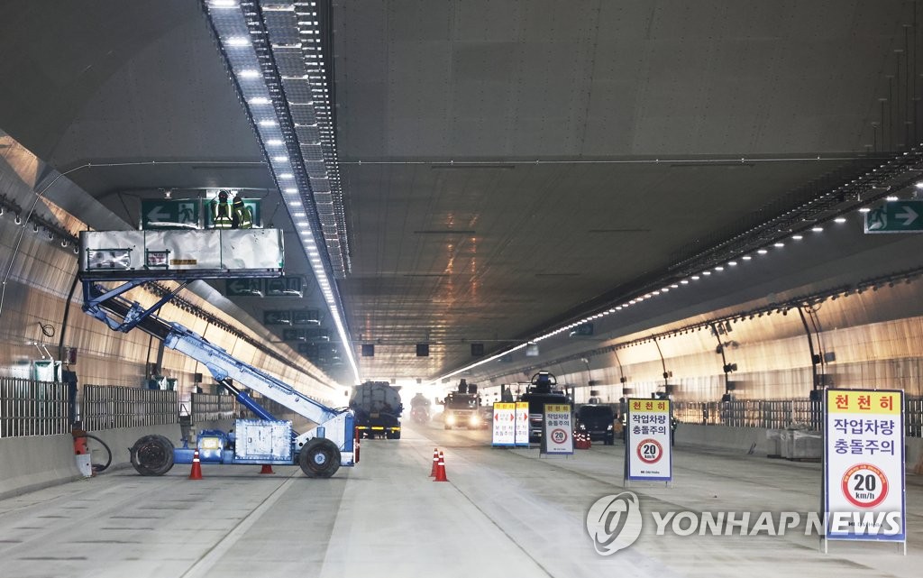 상행선 개통 앞둔 경부고속도로 직선화 사업