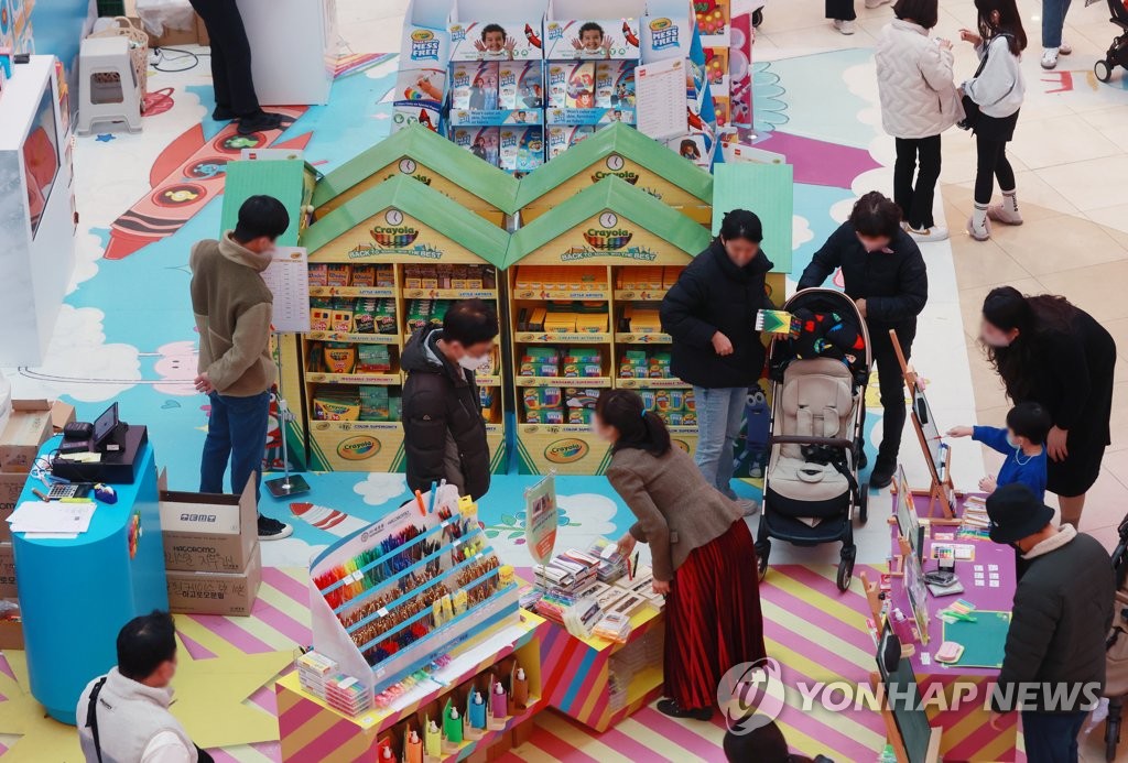 새학기 앞두고 열린 문구 팝업스토어