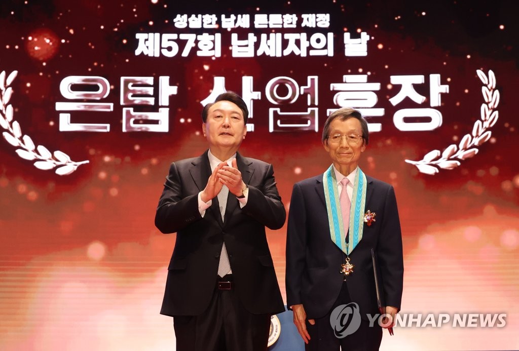 은탑산업훈장 수상한 황창연 (주)국보디자인 대표
