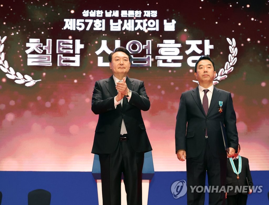 철탑산업훈장 수상한 이영호 조일알미늄(주) 대표이사