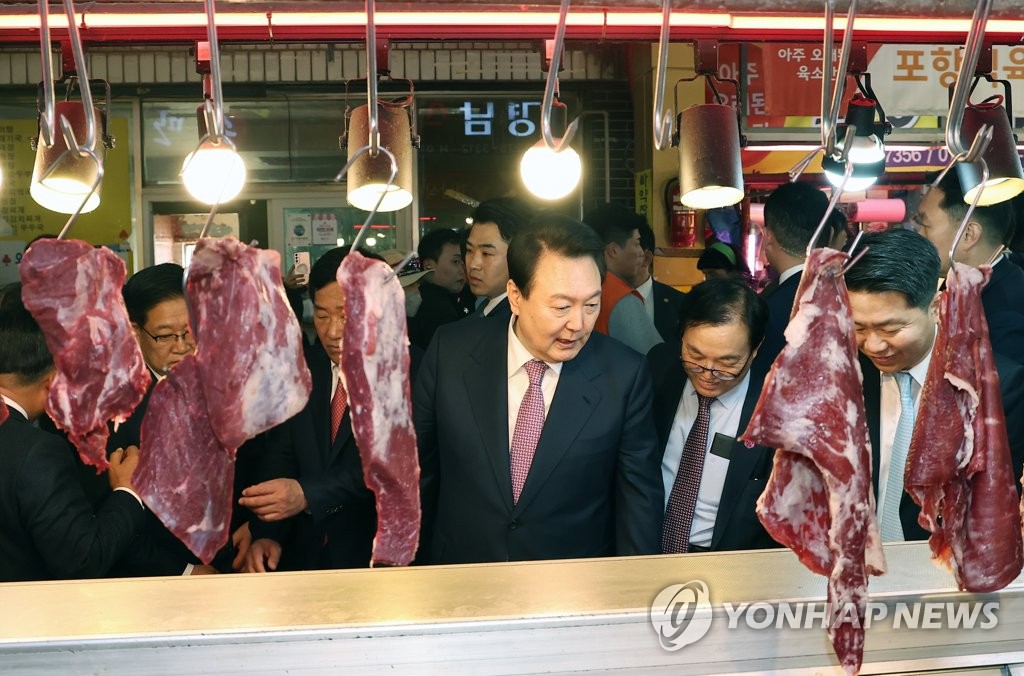 울산 신정시장 정육점 방문한 윤석열 대통령