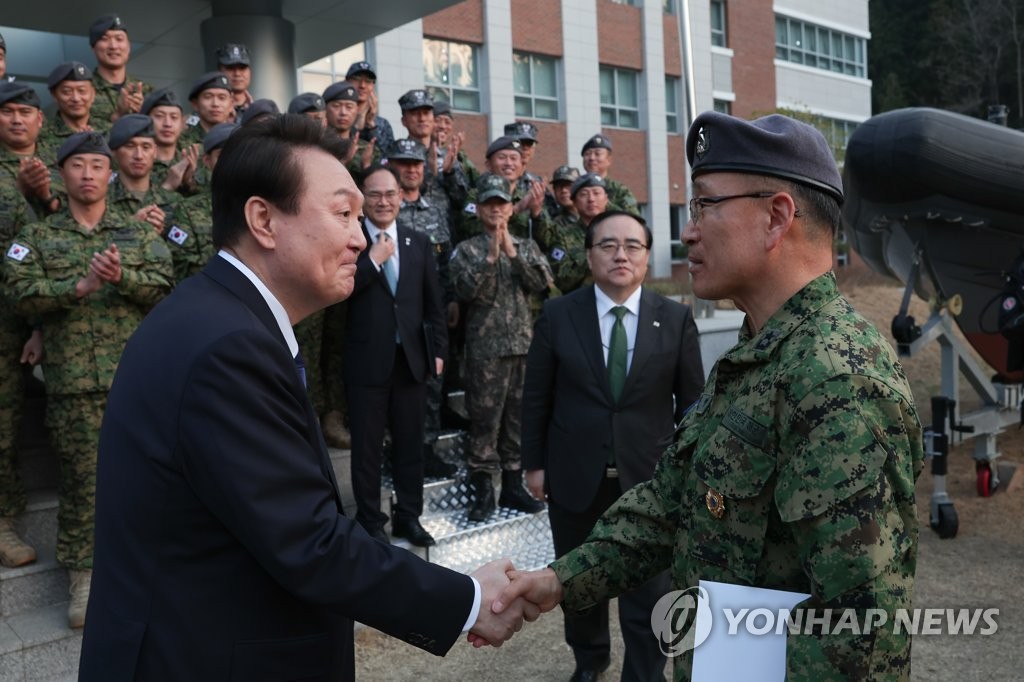 해군 특수전전단 방문한 윤석열 대통령