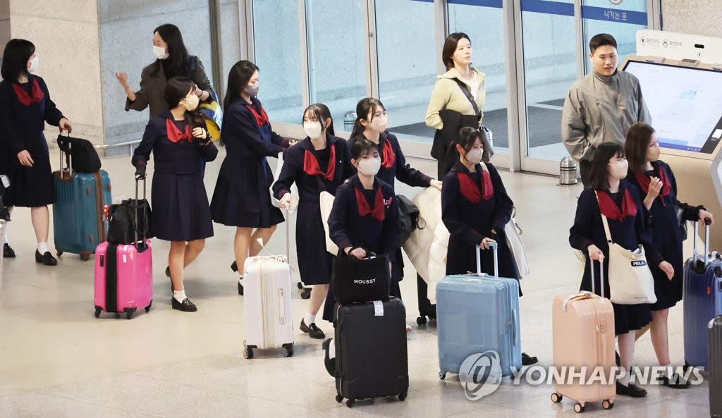 인천공항 입국하는 일본 고등학교 학생들