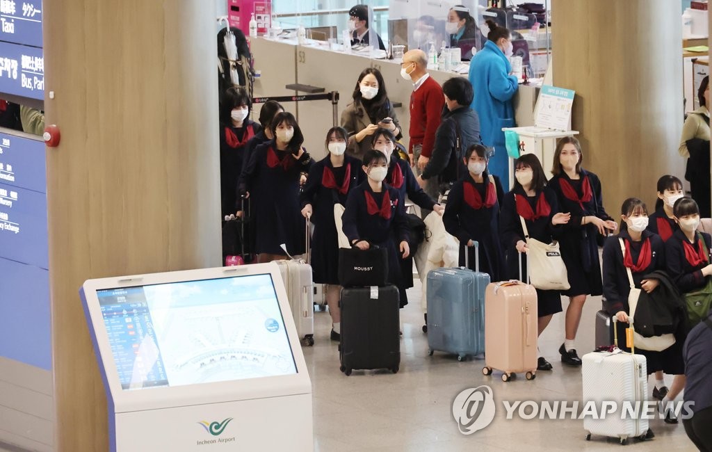 인천공항 입국하는 일본 고등학교 학생들