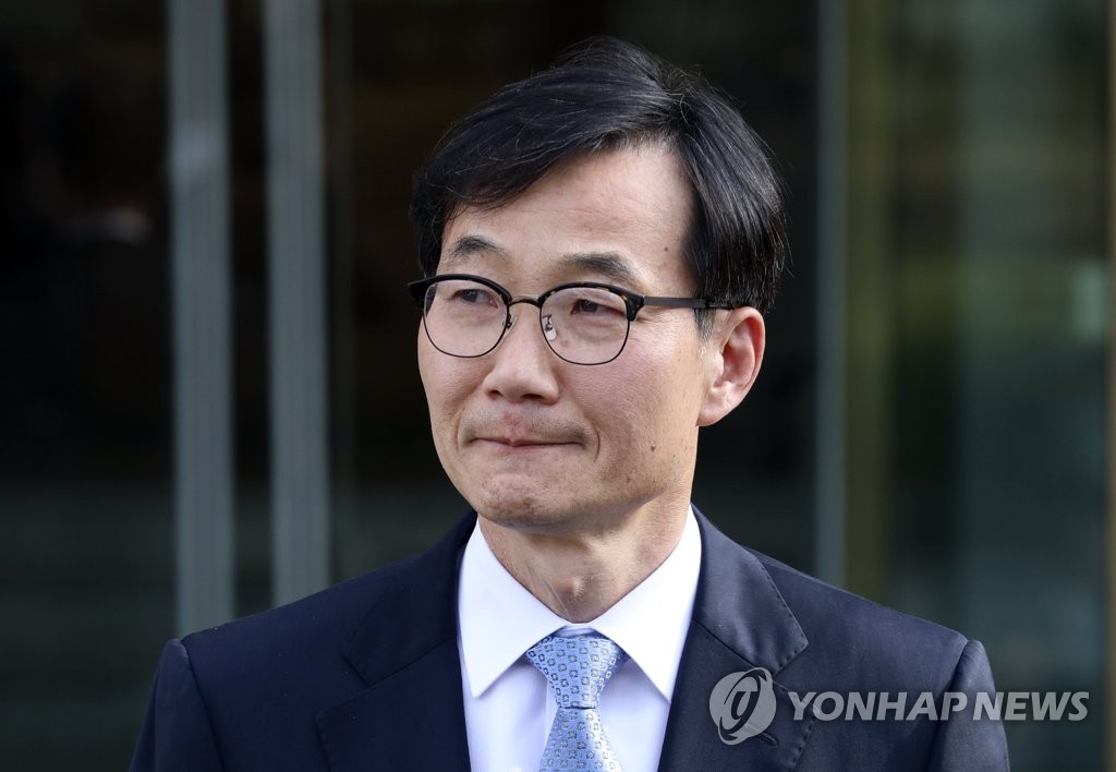 대심판정 나서는 노희범 변호사
