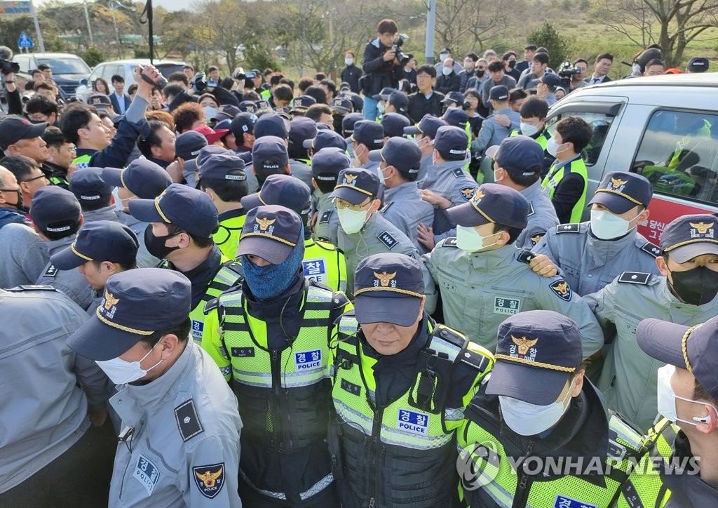 격리된 서북청년단