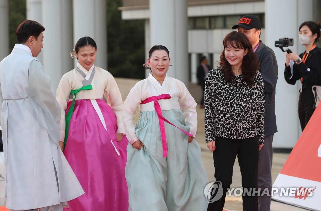 영화 수궁의 감독과 배우들