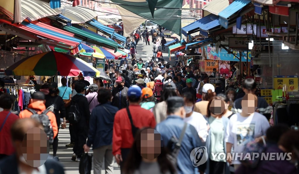 시민으로 북적이는 인천 모래내시장