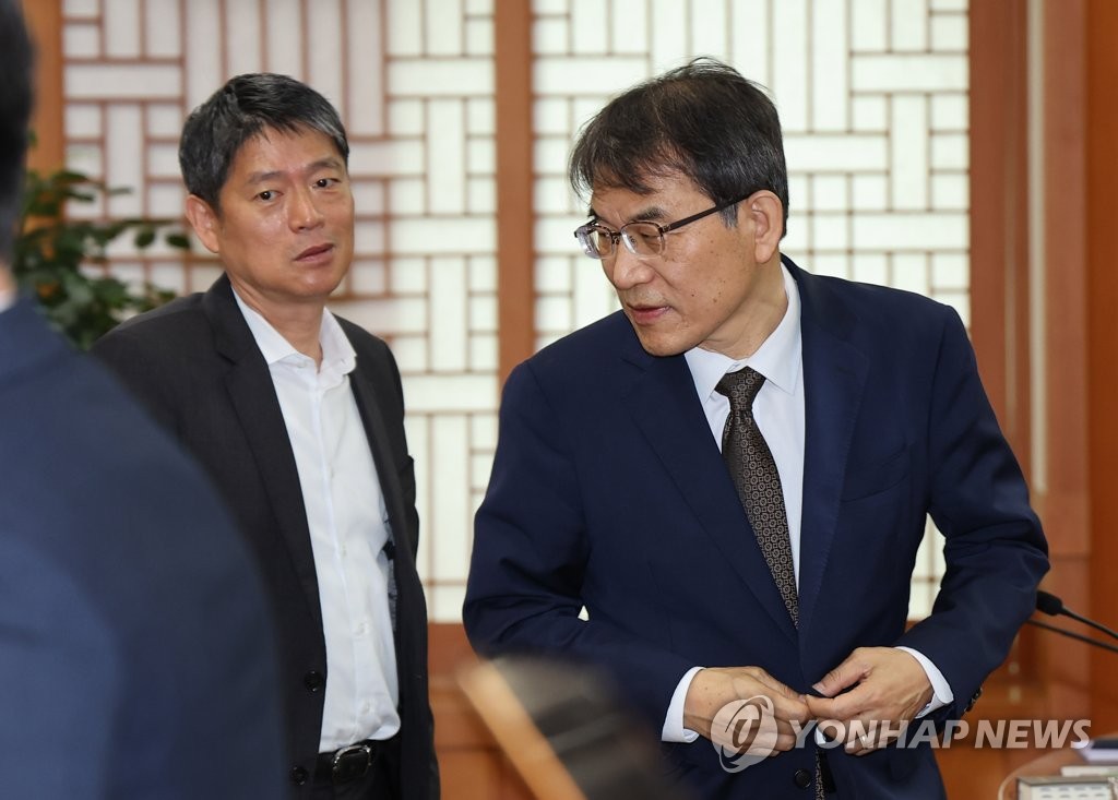 회의 마친 노태악