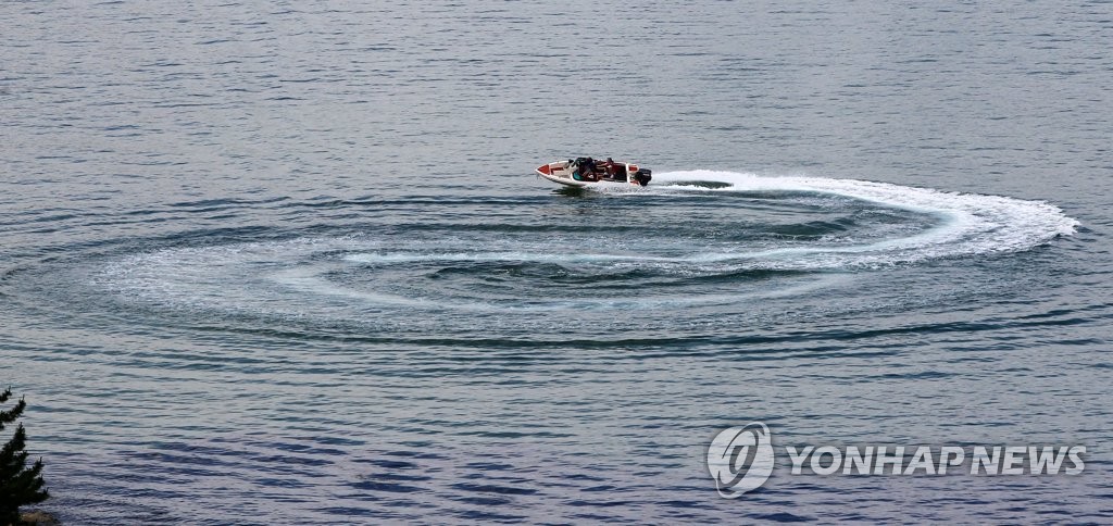 보트에 몸을 싣고