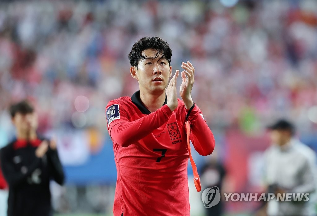 인사하는 캡틴 손흥민