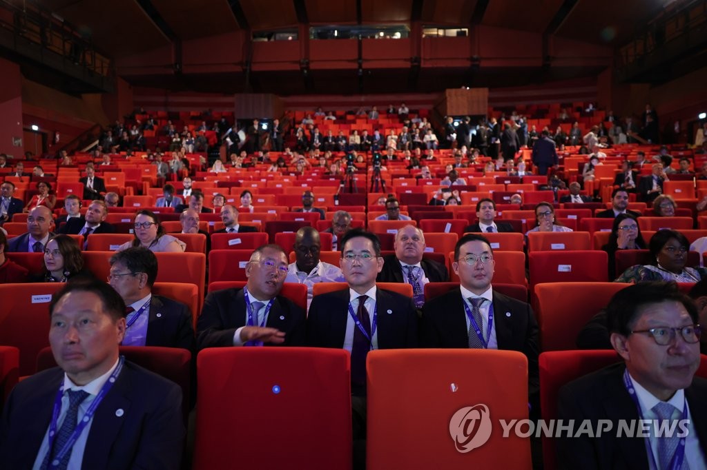 마크롱, 오늘 韓 재계 총수 만난다…이재용·최태원은 개별 면담