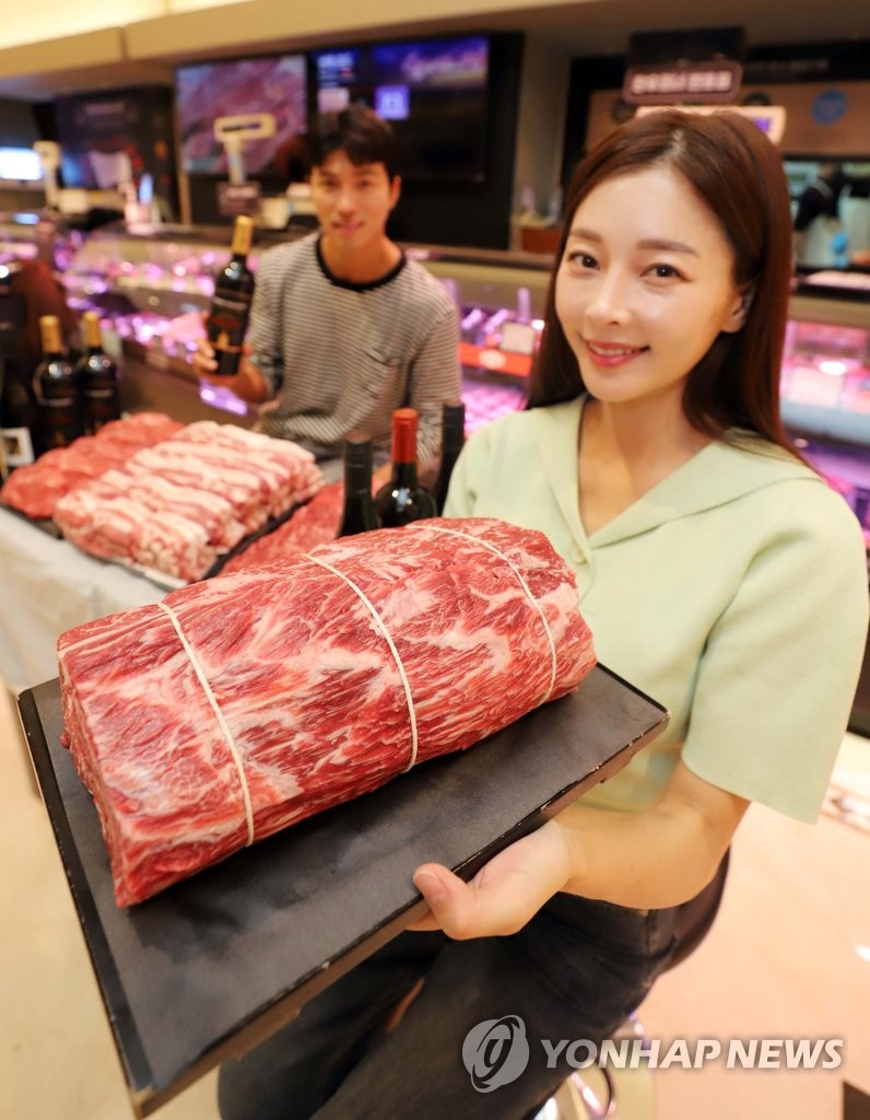 신세계백화점, 정육·와인 할인 행사 진행