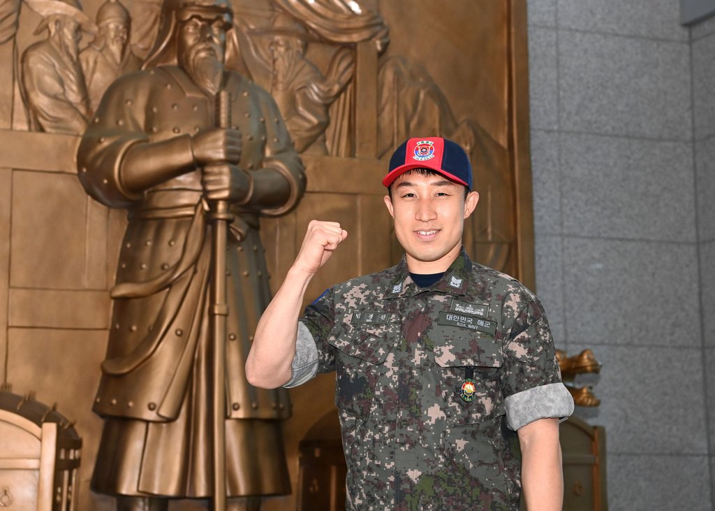 해군 상사, 가족 나들이 중 바다에 빠진 2명 구조