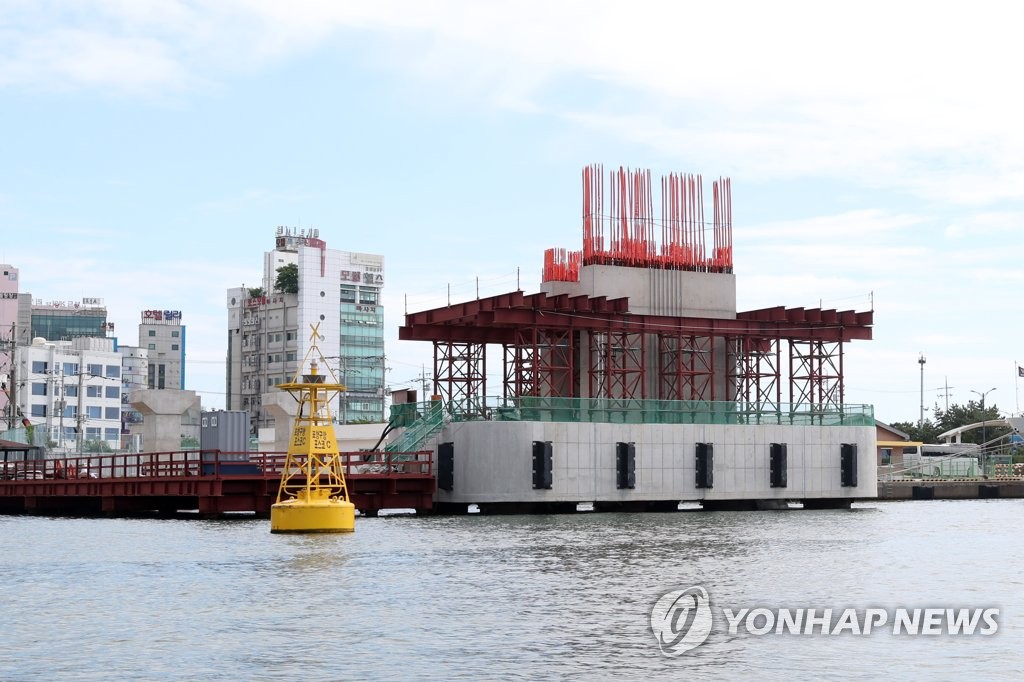 한창 건설 중인 동빈대교