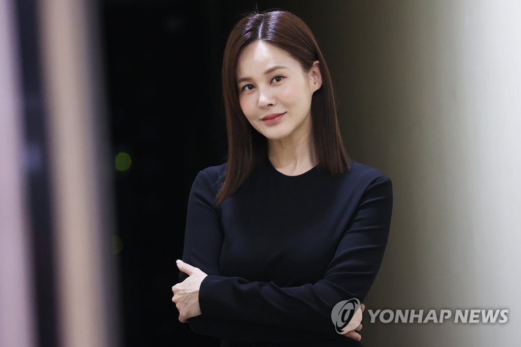아이비, 연극 도전