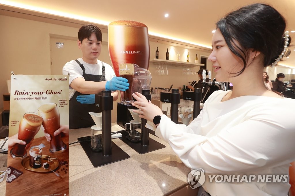 엔제리너스 바리스타가 만드는 신제품 아메리치노