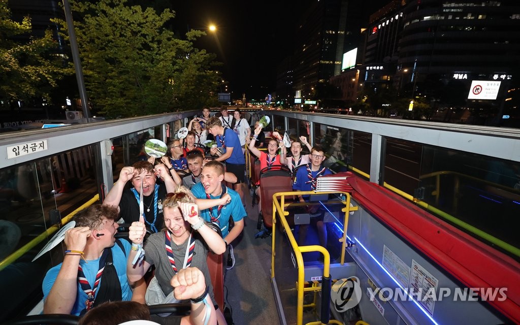 서울 온 잼버리 영국 대원들, 첫 일정은 시티투어버스