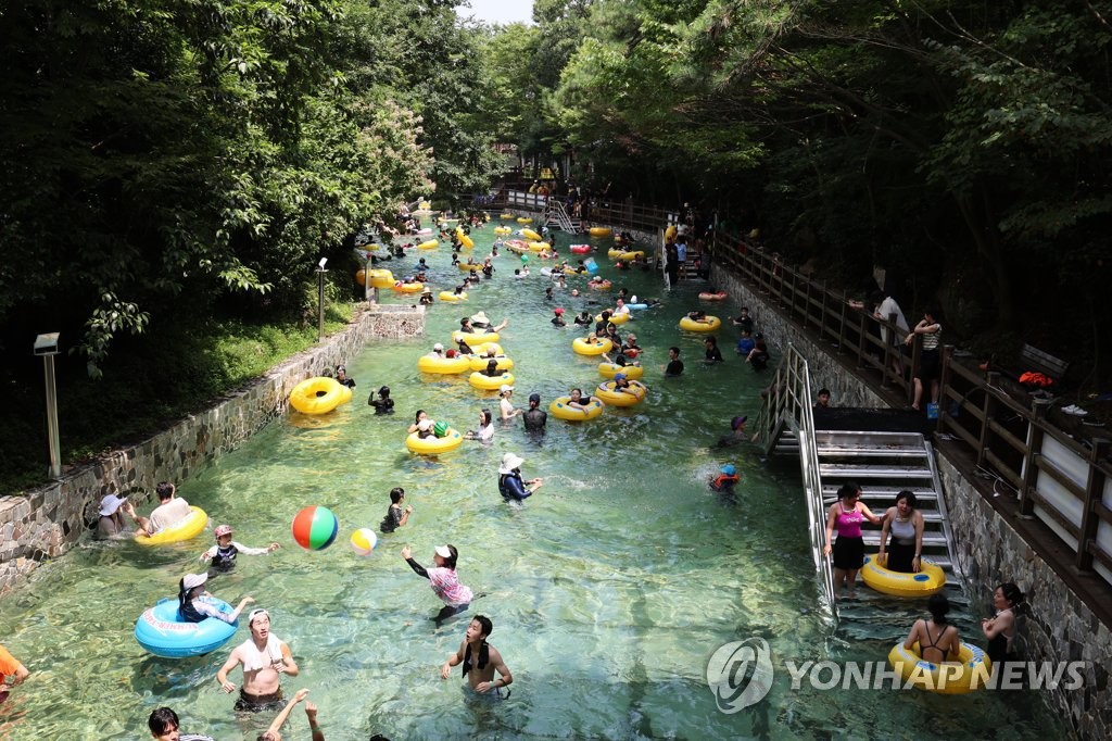 다시 온 폭염에 월출산기찬랜드 물놀이장 인기