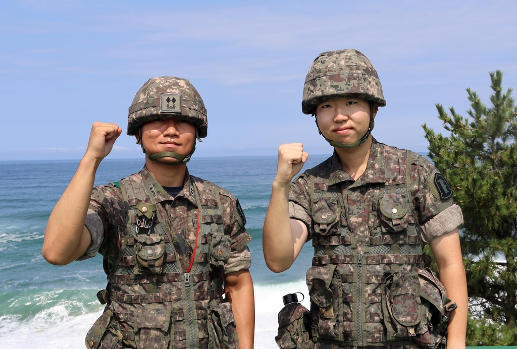 22사단 장병 해안감시 중 방파제 추락자 발견…구조 지원
