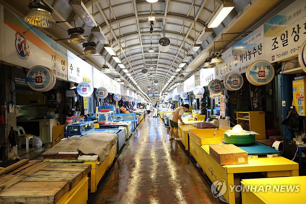 한산한 제주동문수산시장